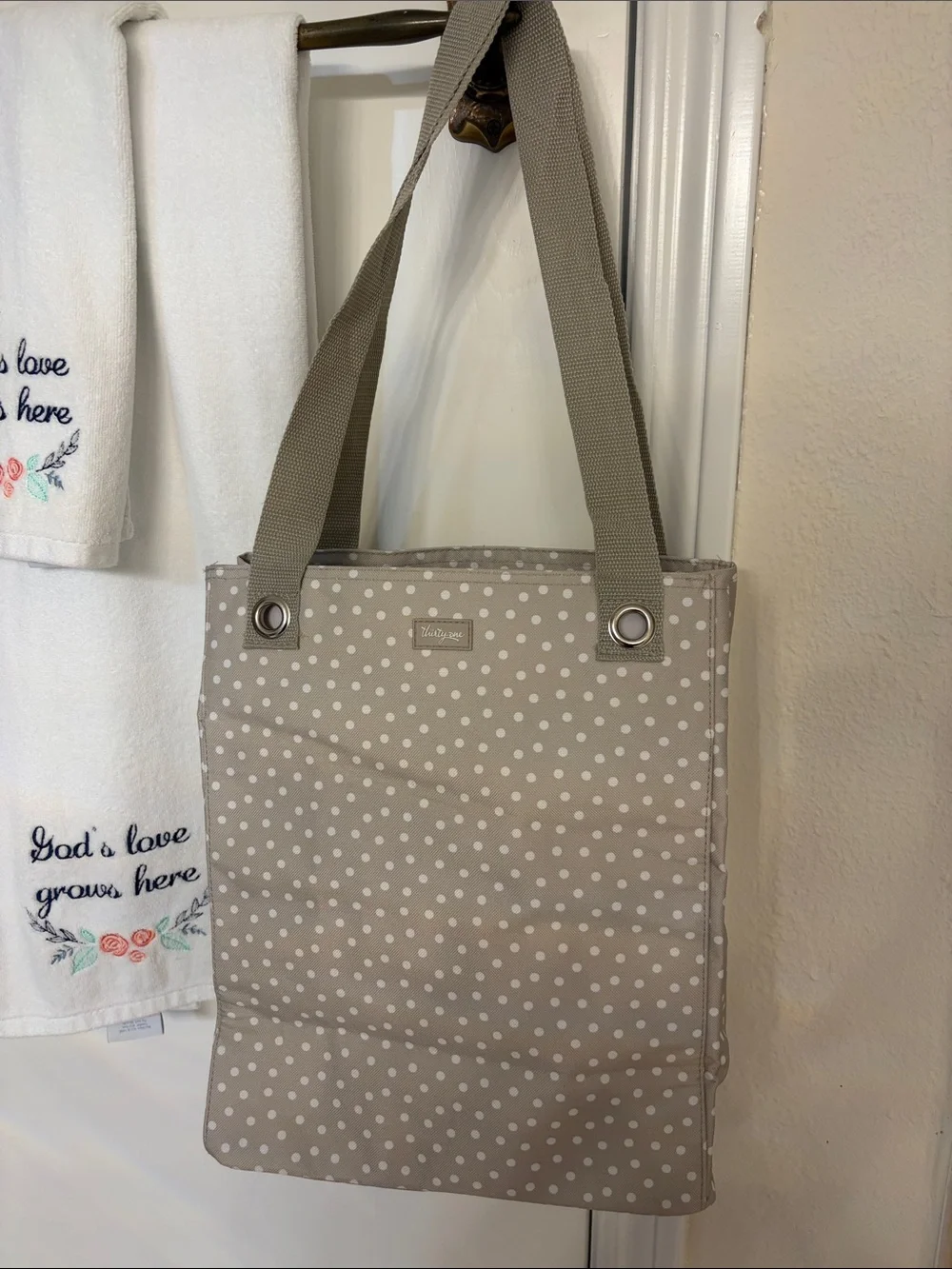 NWOT Gray Roomy Organizer Tote by Thirty-One Pebbled Polka Dot Faux Leather